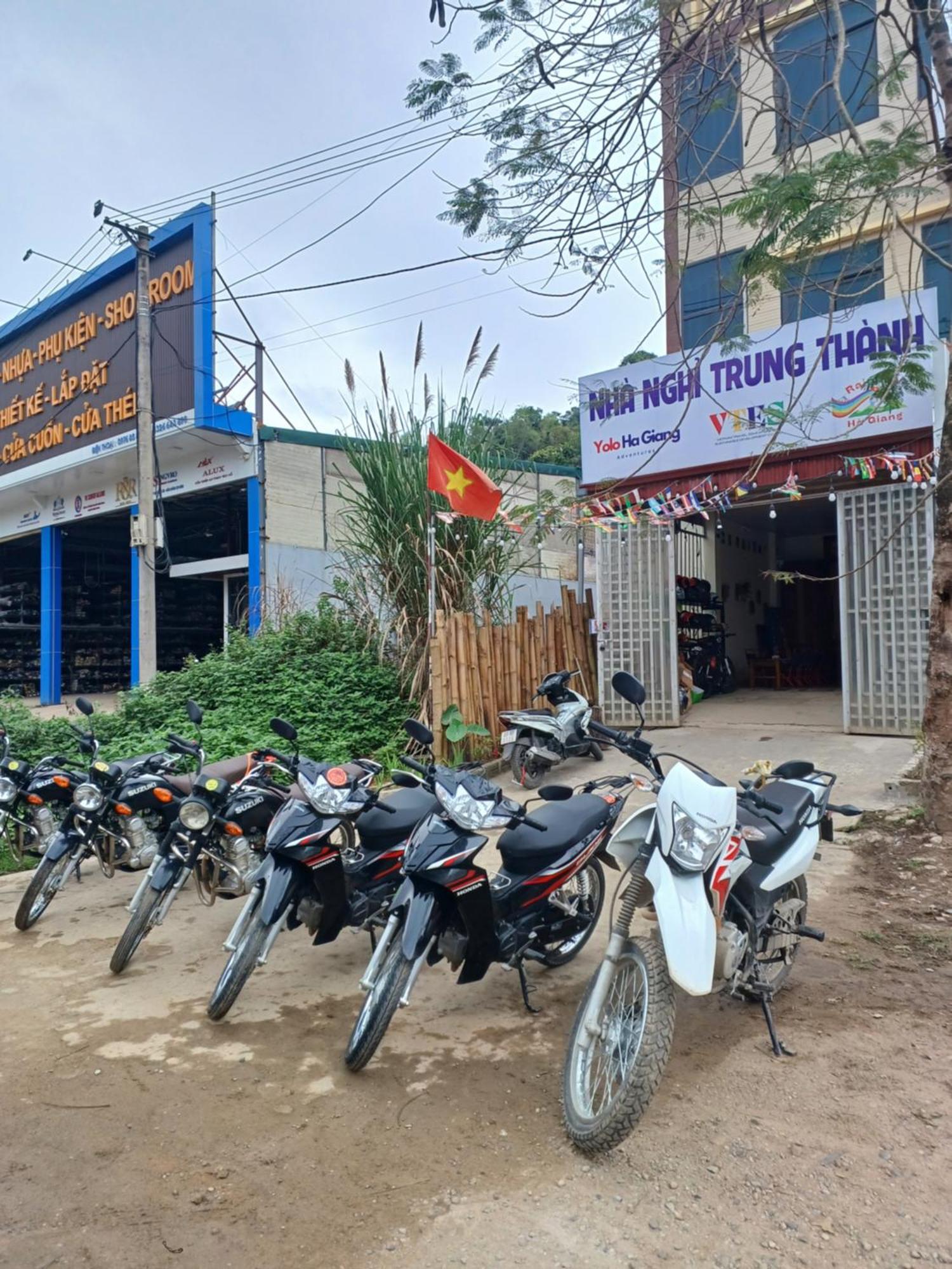 Yolo Ha Giang Adventures, Motorbike And Loop Tours Exterior foto