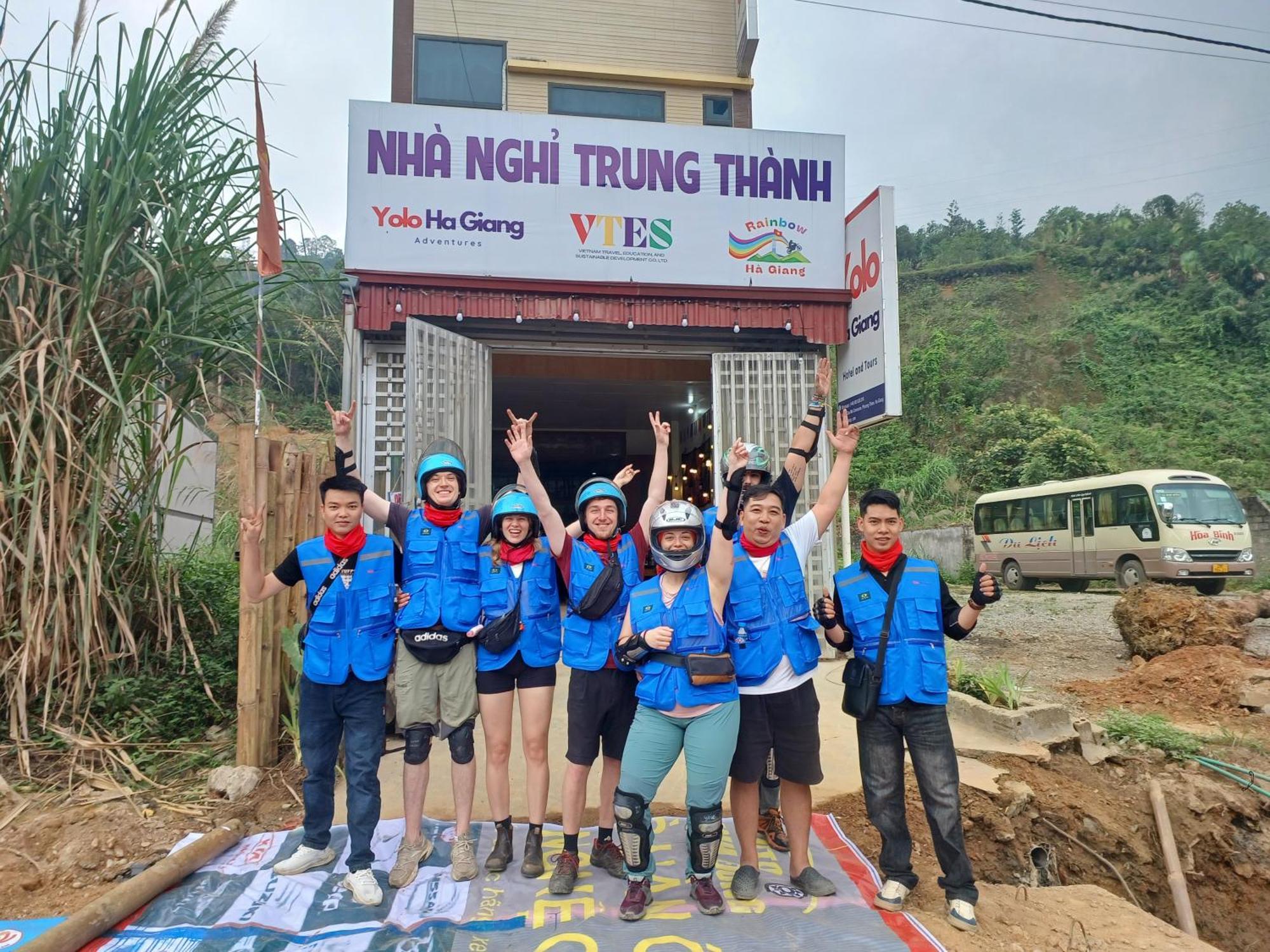 Yolo Ha Giang Adventures, Motorbike And Loop Tours Exterior foto