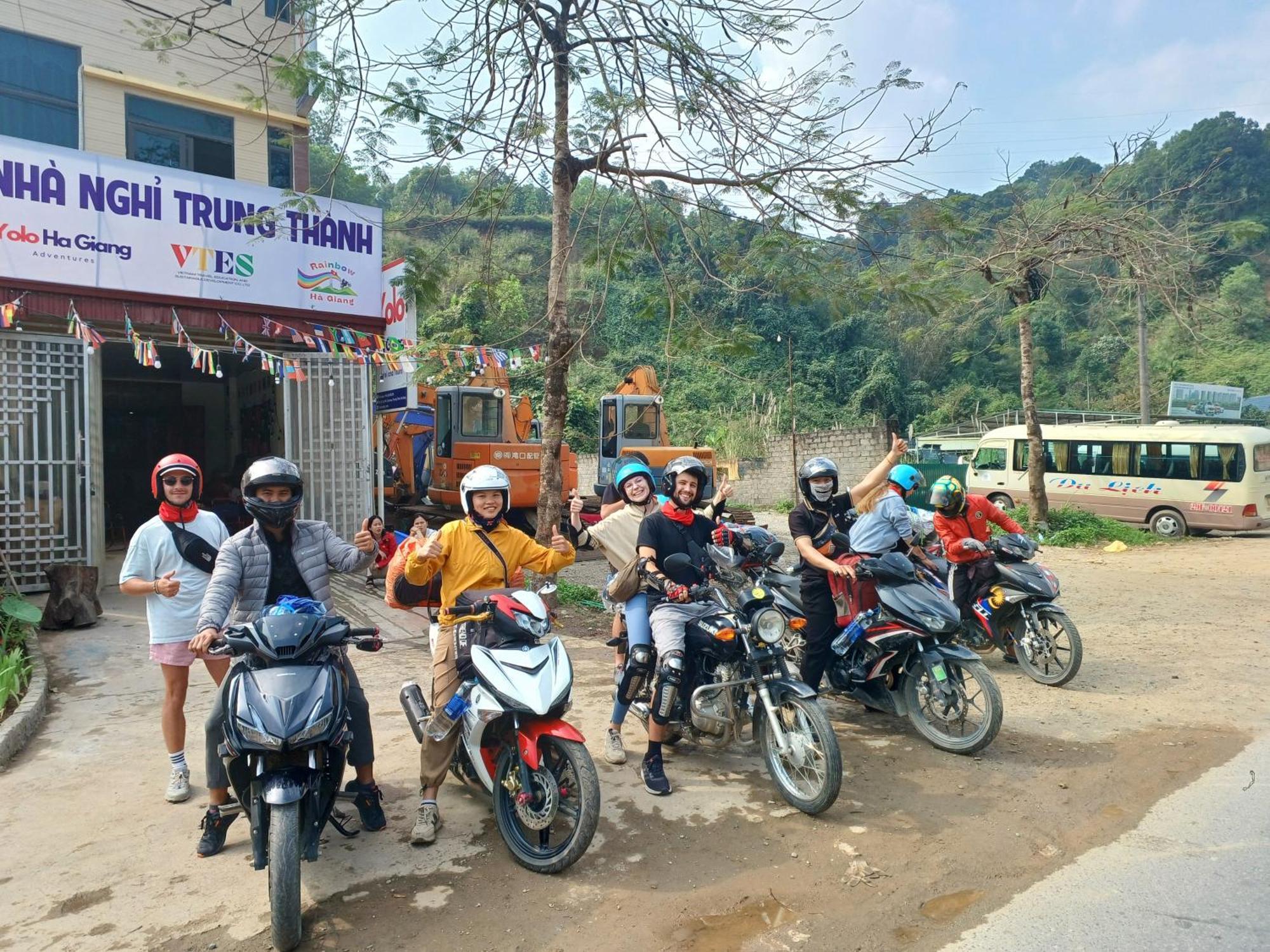 Yolo Ha Giang Adventures, Motorbike And Loop Tours Exterior foto