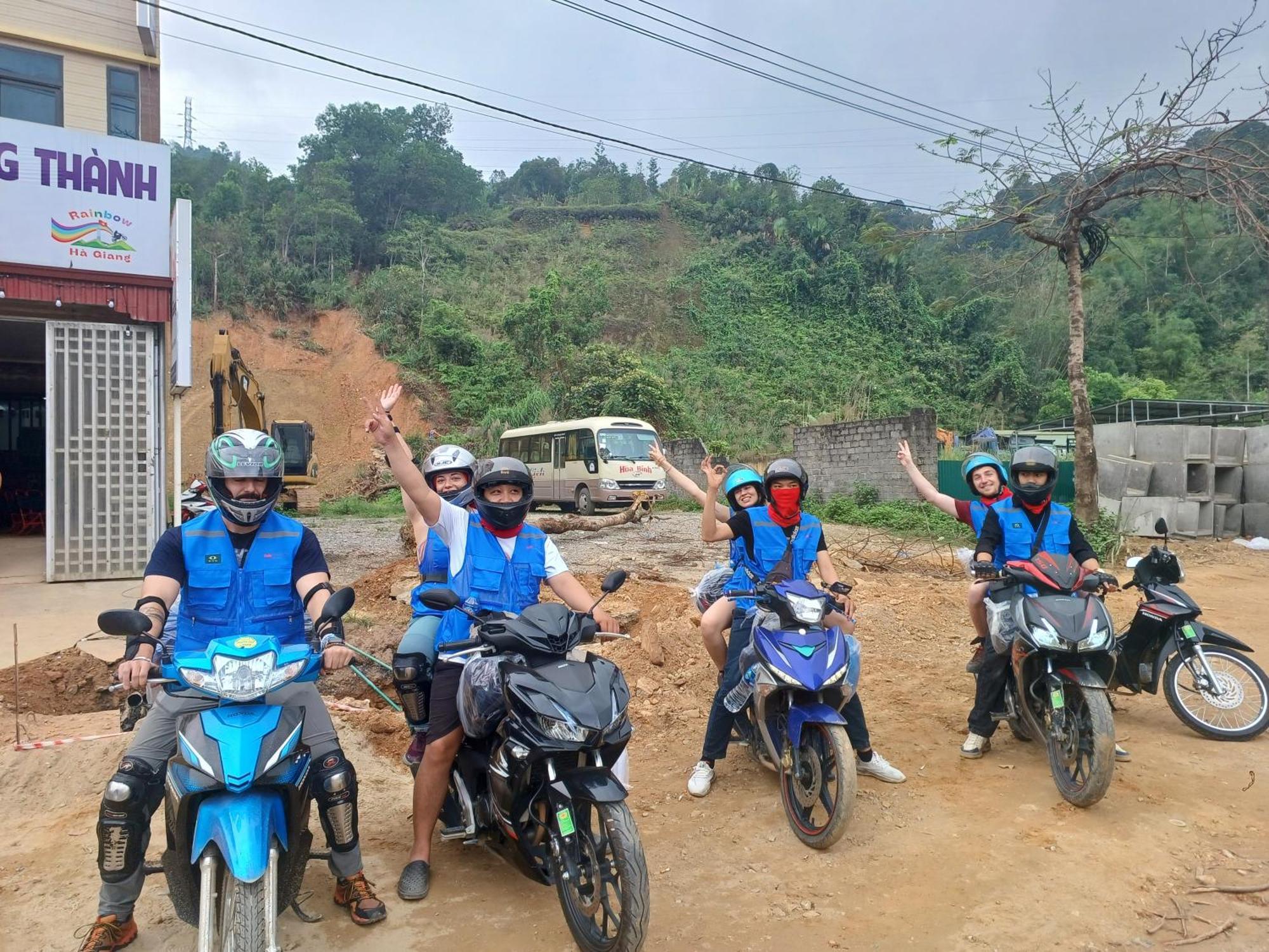 Yolo Ha Giang Adventures, Motorbike And Loop Tours Exterior foto