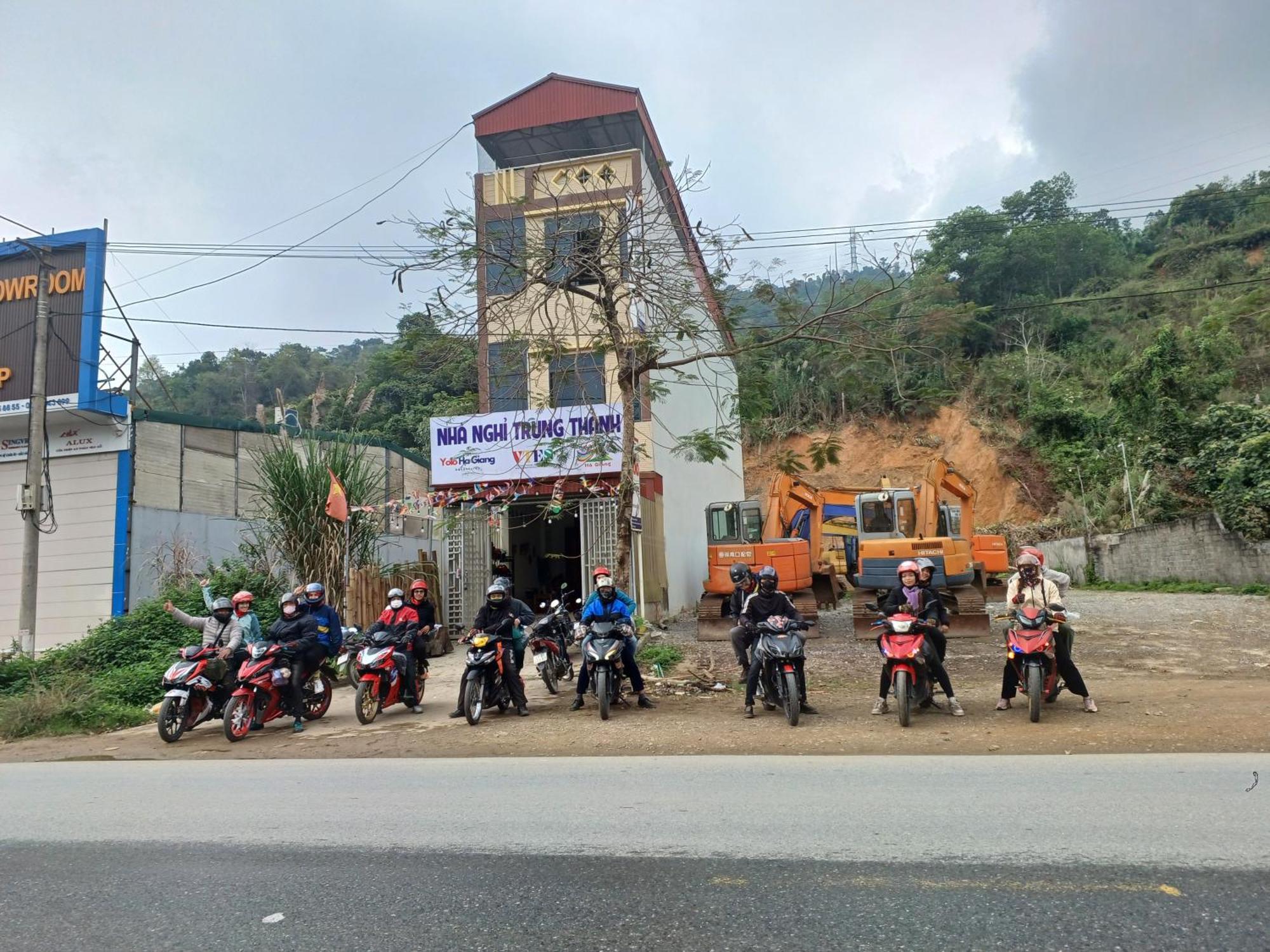 Yolo Ha Giang Adventures, Motorbike And Loop Tours Exterior foto