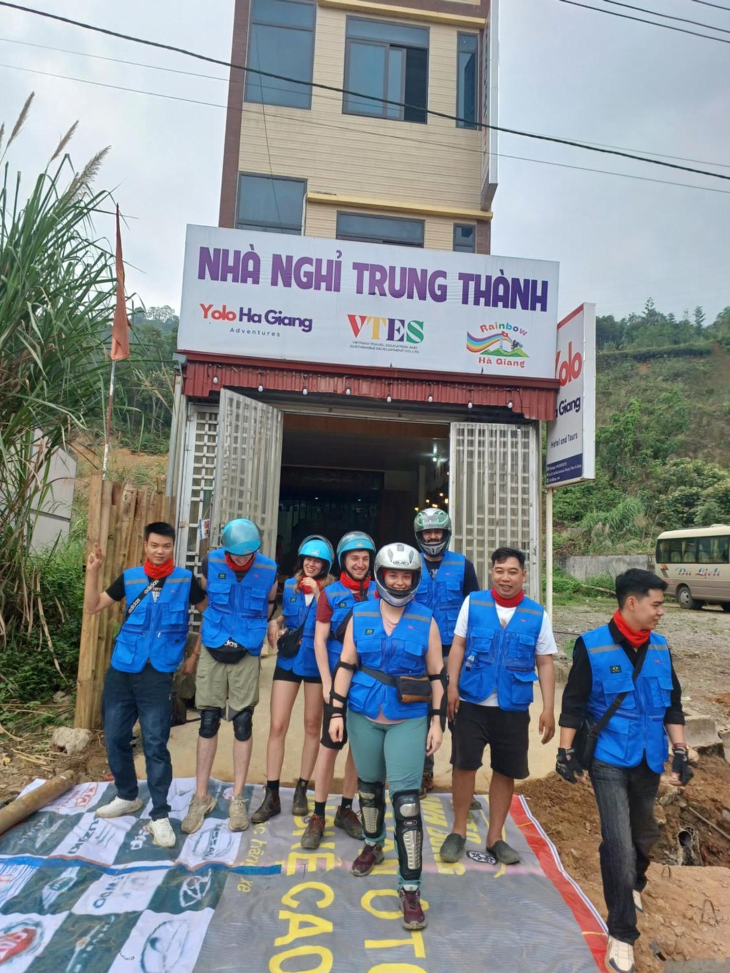 Yolo Ha Giang Adventures, Motorbike And Loop Tours Exterior foto