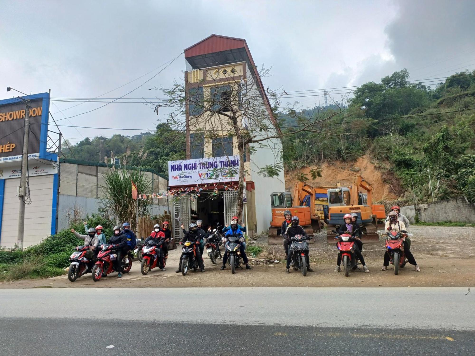 Yolo Ha Giang Adventures, Motorbike And Loop Tours Exterior foto