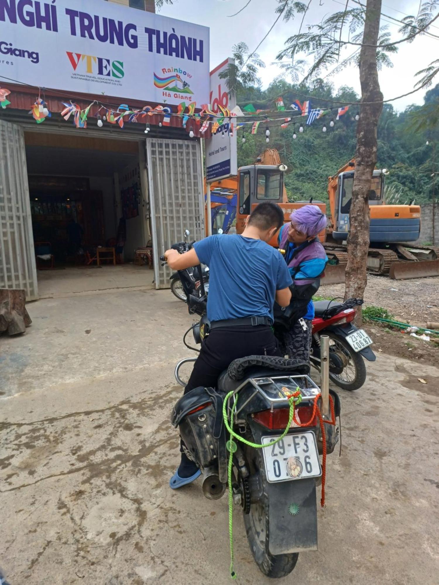 Yolo Ha Giang Adventures, Motorbike And Loop Tours Exterior foto