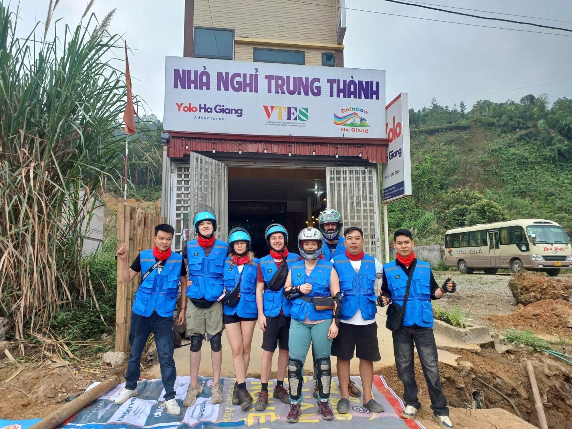 Yolo Ha Giang Adventures, Motorbike And Loop Tours Exterior foto